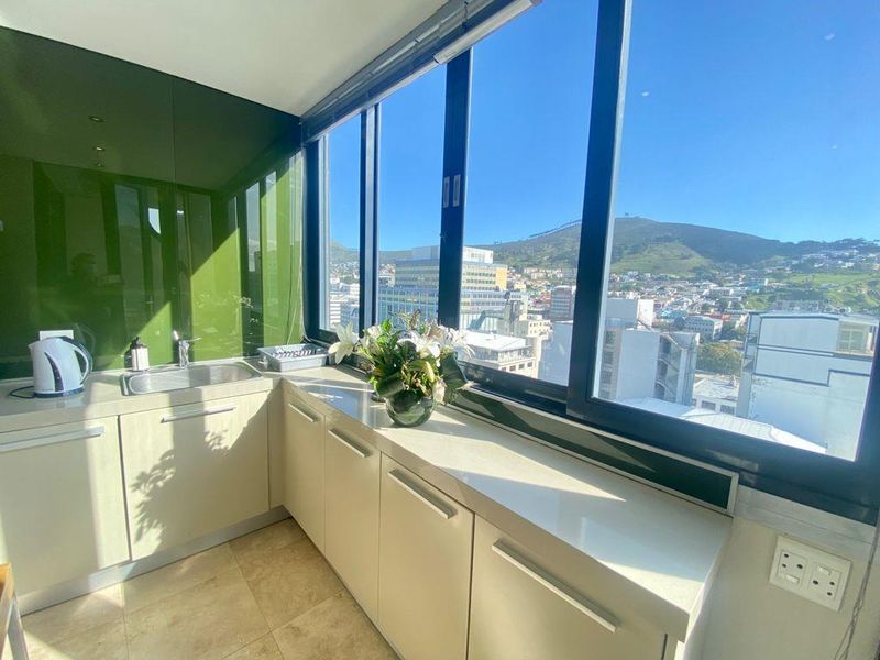 ON TOP OF THE WORLD - Airbnb and Pet-Frienldy  Two bedroom Penthouse in the Heart of Cape Town - Photo 9