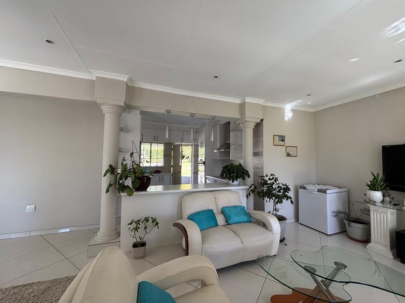 3 Bedroom House for sale in Mondeor - Photo 5