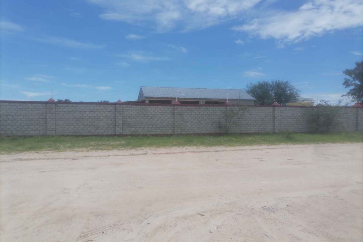 Industrial Plot with offices and workshops  - Ongwediva - Photo 4