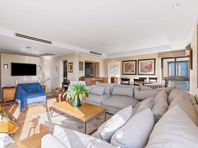 Family Living in the Heart of Fresnaye - Photo 9