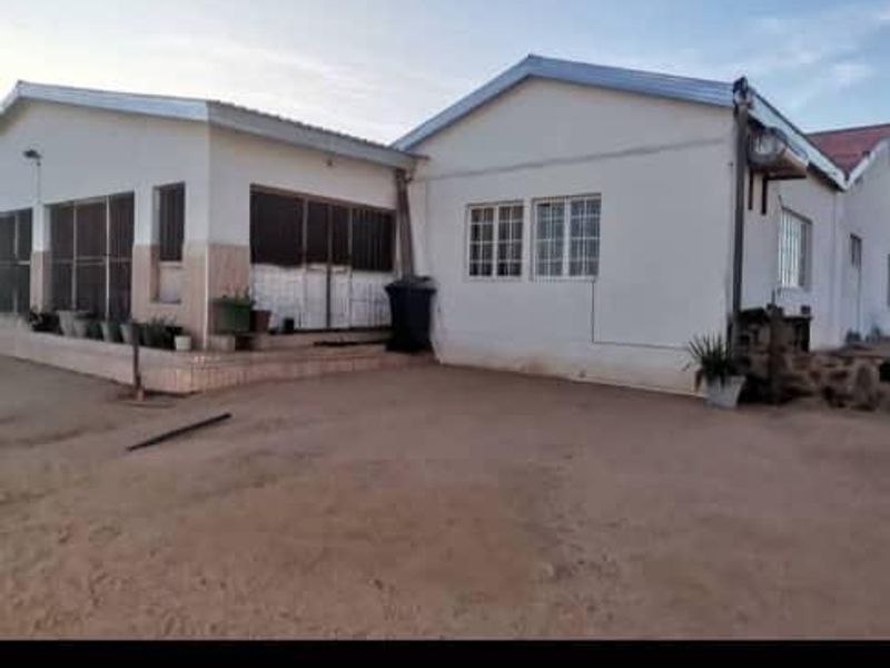 Usakos Dwelling - Photo 2