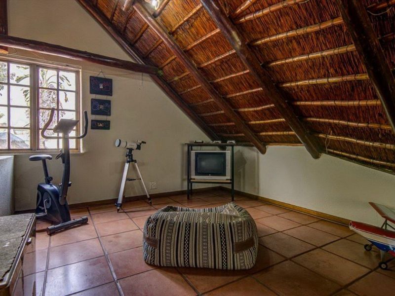 Neat and Spacious Cluster in Secure Complex - Photo 6