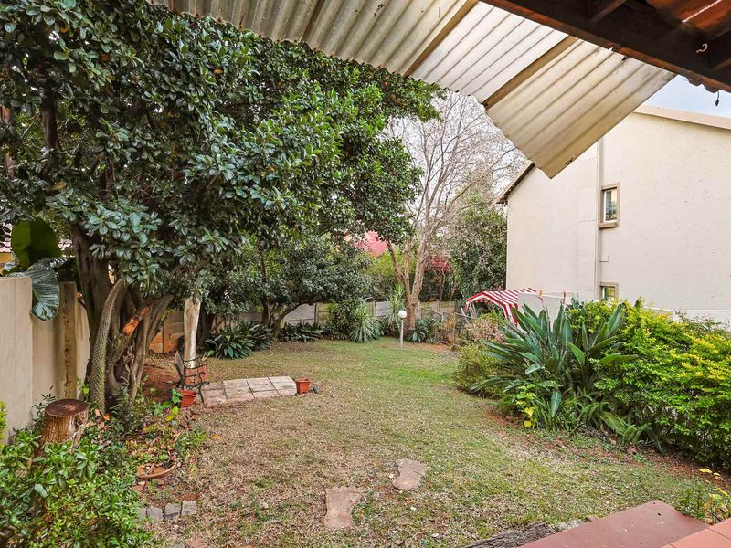 Ground Floor Gem with an Exceptionally Large Private Garden – Pet Friendly Living at Its Best! - Photo 9