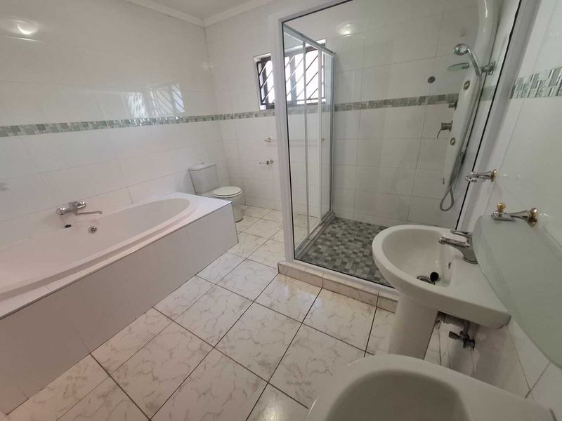 Single level family home - Photo 3