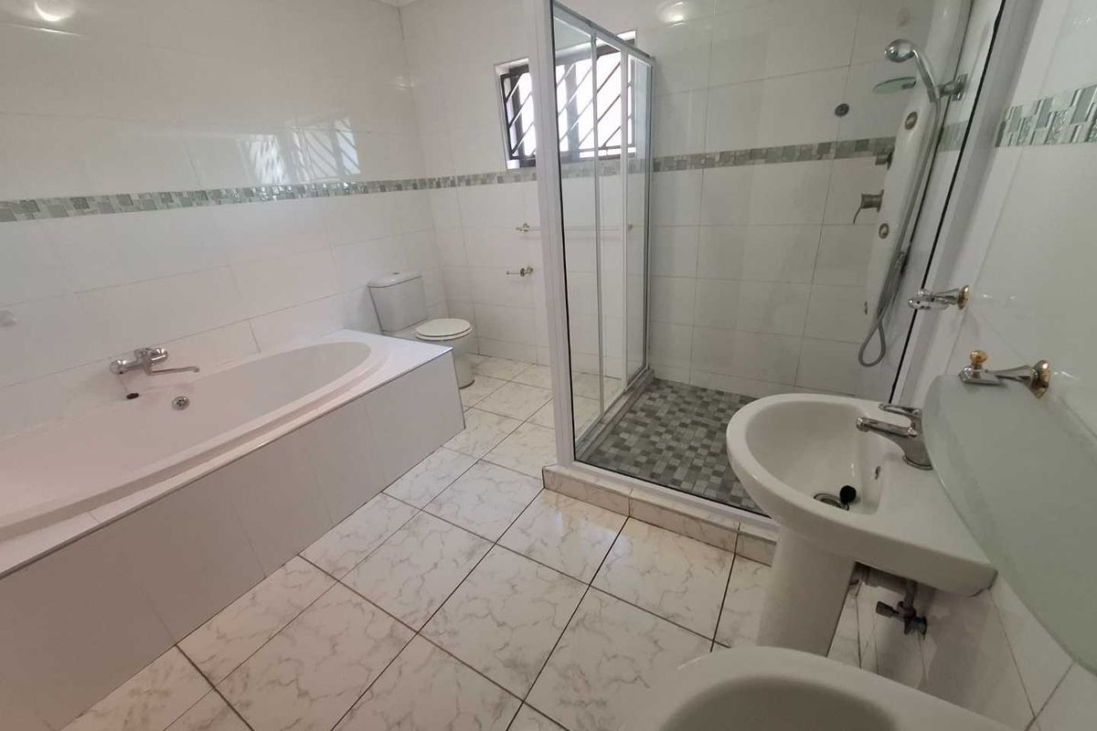 Single level family home - Photo 3