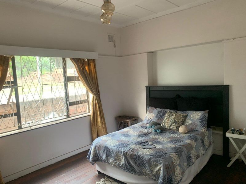 Charming Multi-Unit Property with Spacious Yard - Photo 5