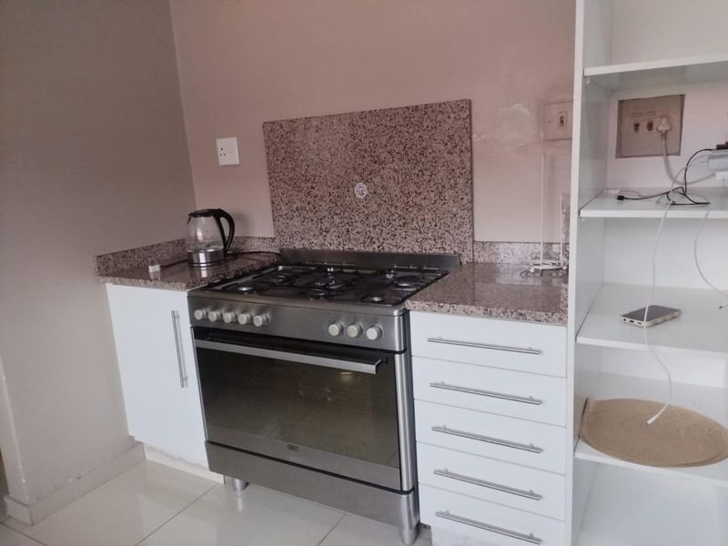 Charming 3 Bed Home with Flatlet and Garden in Woodhurst - Photo 6