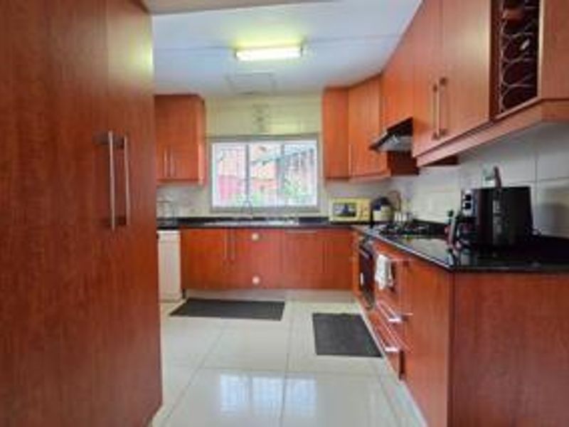 A modern and pet friendly unit - Photo 10