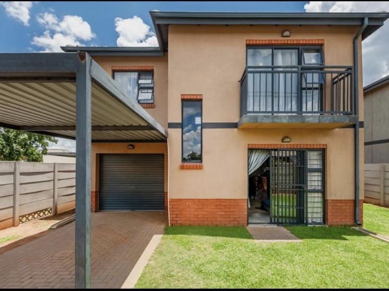 4 Bedroom House for Rent - Photo 2