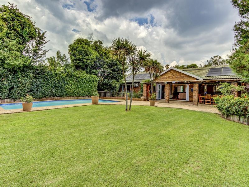 STUNNING 4 to 5 BEDROOM HOME WITH SOLAR AND WATER BACK UP and HOME OFFICE SPACE - Photo 3