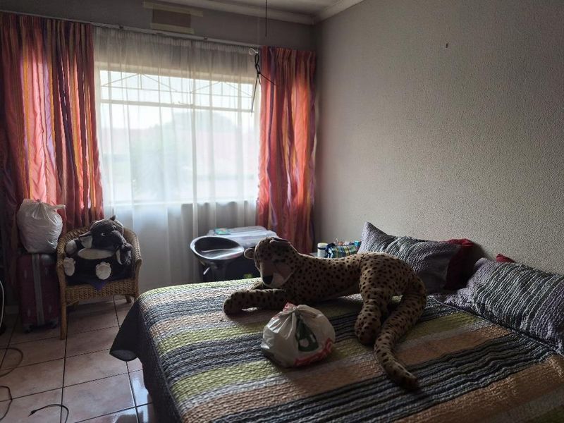 Pet friendly three-bedroom apartment in Berton park - Photo 6