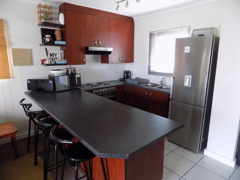 Lovely free-standing 3 bed home in Fishermans Village - Photo 7