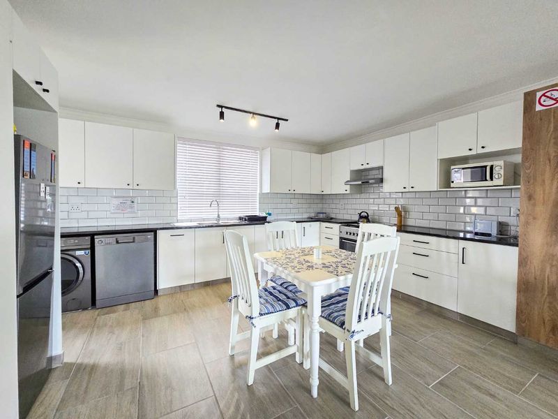 Two bedroom unit for sale in Stilbaai-Wes. - Photo 8