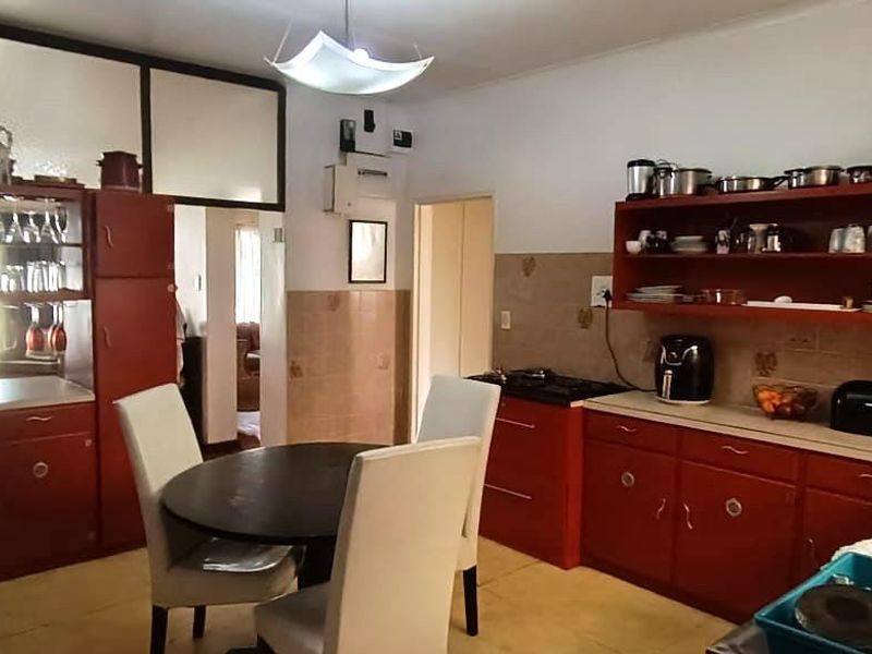 Bedroom in fully furnished shared house available for rent. - Photo 10