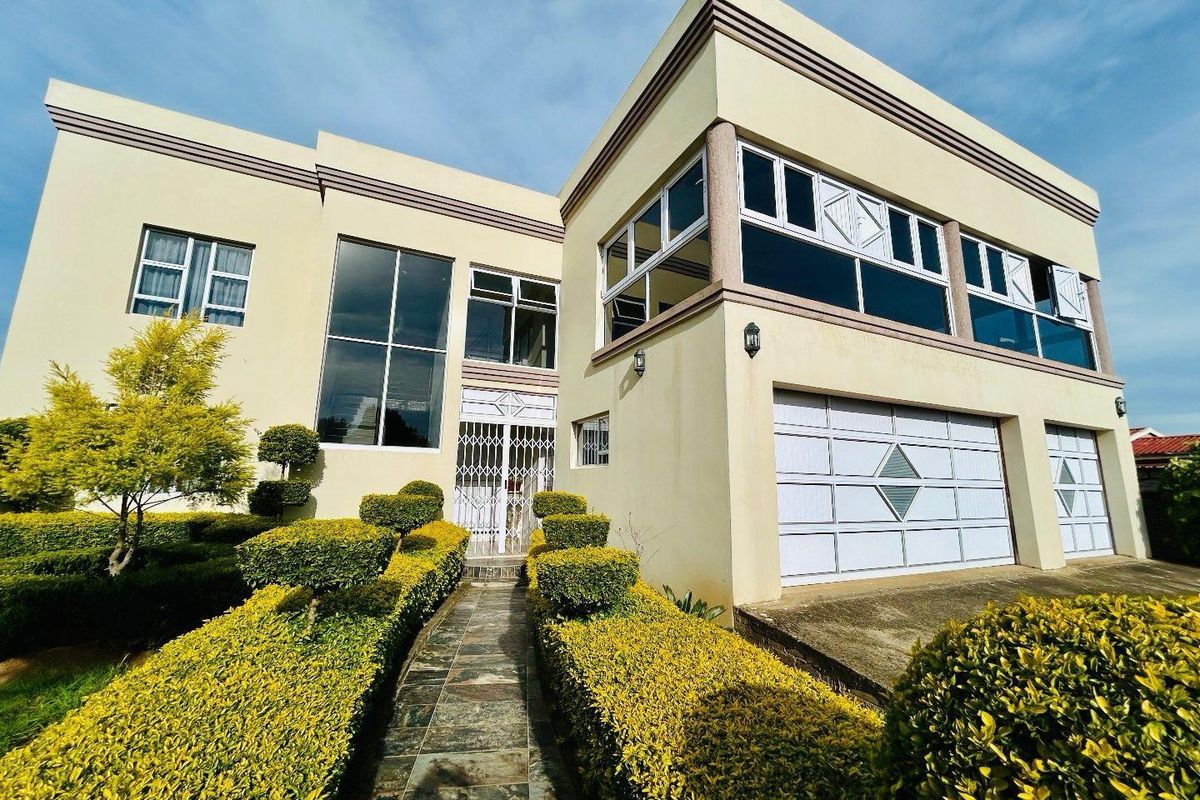 4 Bedroom house with a flatlet. - Photo 2