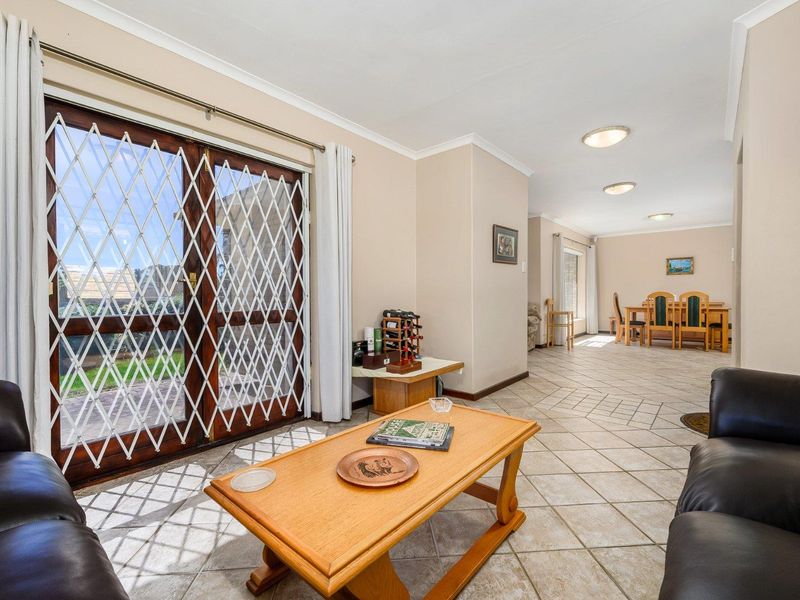 3 Bedroom home for Sale in Beverley Grove - Photo 9