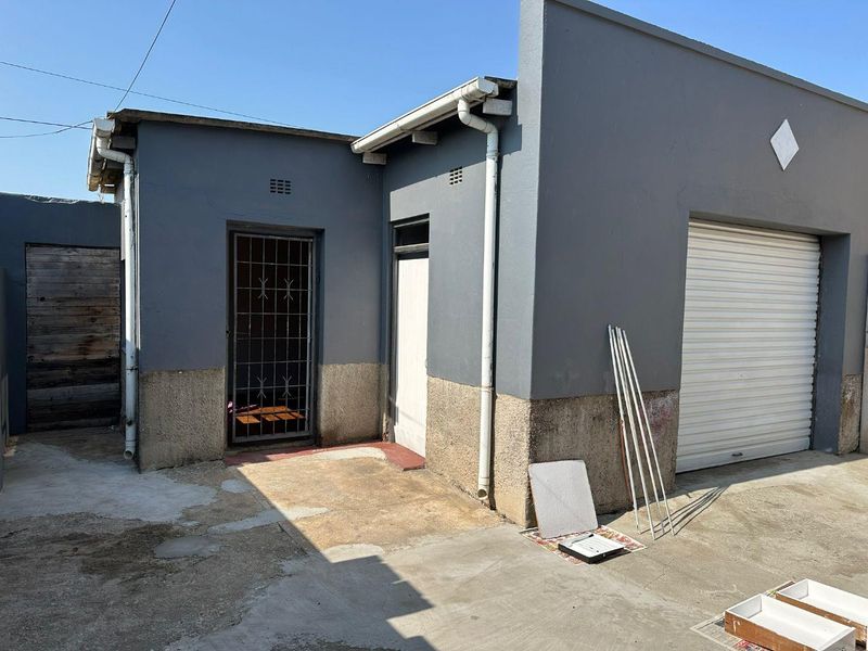 2 Very Neat Homes on 1 Erf. - Photo 9