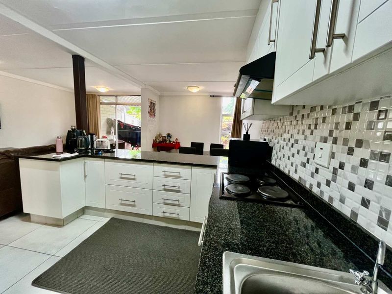 Hendra Estates introduces this Great starter home In Umgeni Park ! - Photo 2