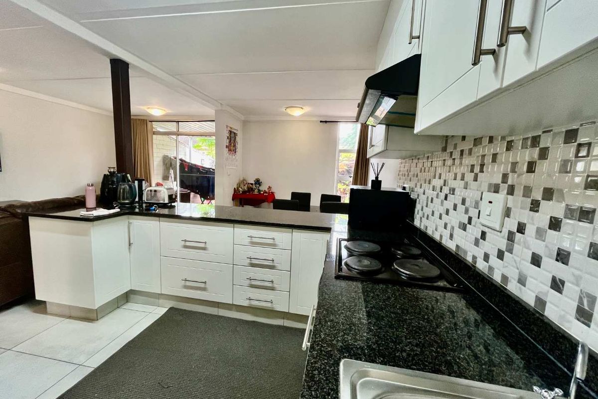 Hendra Estates introduces this Great starter home In Umgeni Park ! - Photo 2