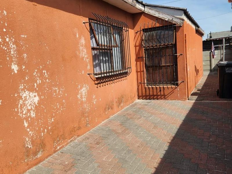 Charming 3-Bedroom Home for Sale in Khayelitsha, B Section - Photo 6