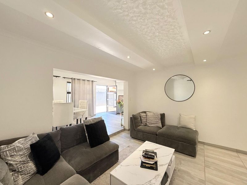 FULLY FURNISHED - Photo 3