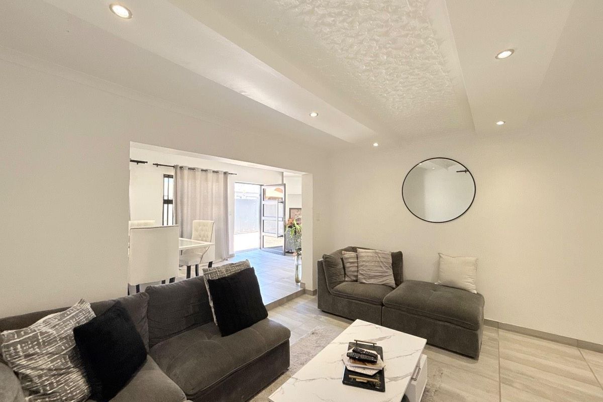 FULLY FURNISHED - Photo 3