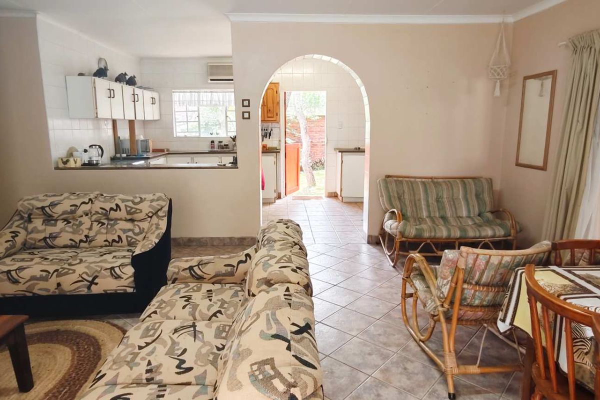 Charming Move-In Ready Home in Sought-After Leeupoor - Photo 2