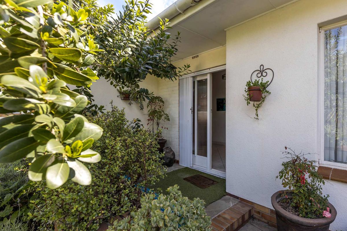 Spacious family home in the heart of Milnerton - Photo 5