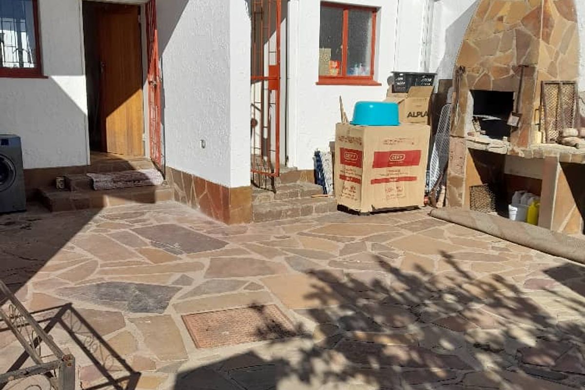 For Sale - 3 Bedroom House in Khomasdal! - Photo 3