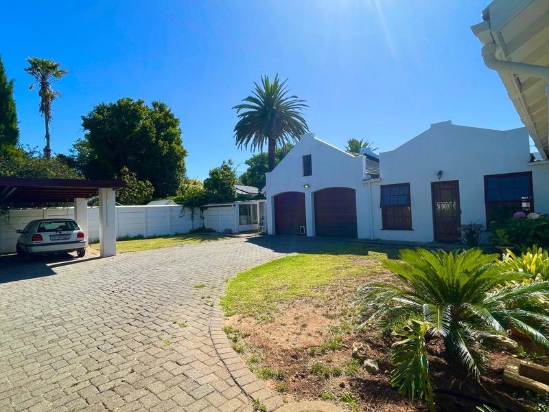 5 Bedroom 3 bathroom House in Durbanville Hills - Photo 3