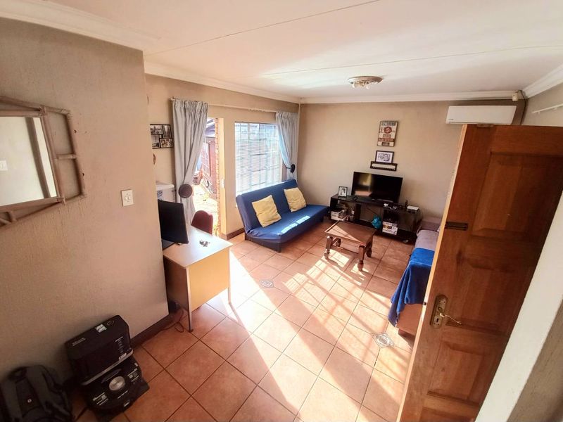 Two Bedrooms house for Sale in Heuweloord Centurion - Photo 8