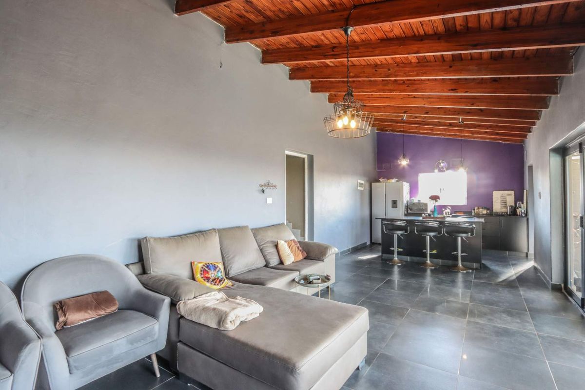 Modern Split-Level Family Home with Poolside Entertaining & Immaculate Finishes! - Photo 2