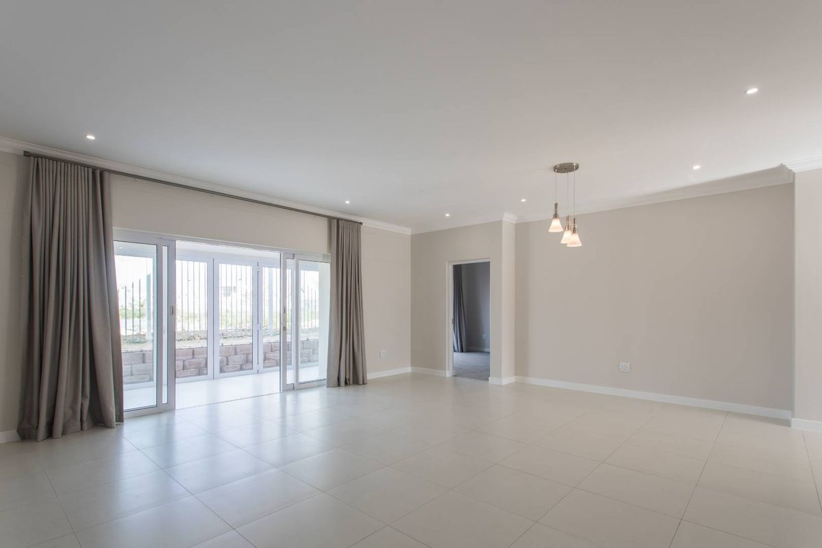 Three-bedroom home with lock-up and go lifestyle located in The Vines II on Val de Vie Estate - Photo 3