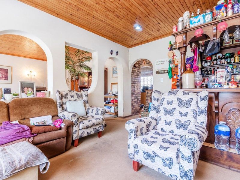 Charming Smallholding: Endless Possibilities for a 3 Bedroom Family Home - Photo 8
