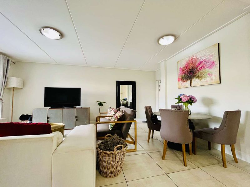 Modern 3 bedroom ground floor apartment for sale at The Polofields, Waterfalll - Photo 10