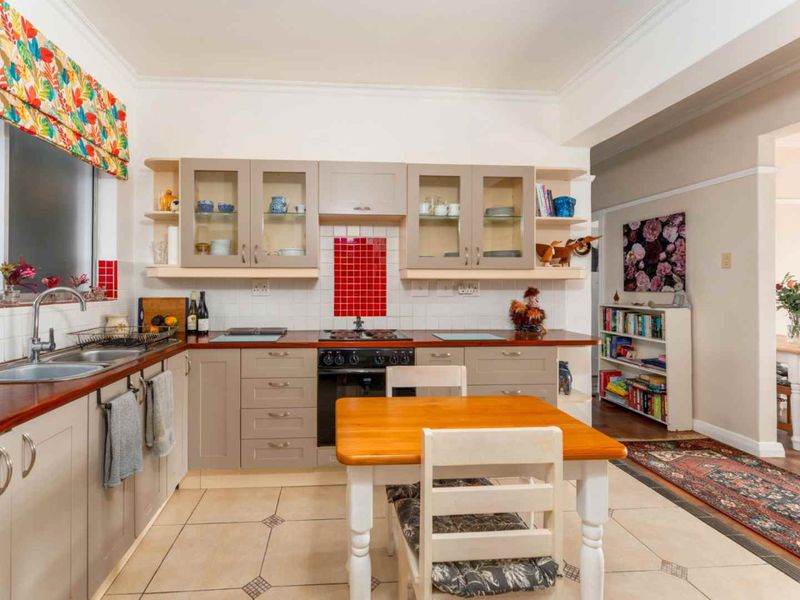 Your Warm and Sunny Coastal Sanctuary Near Muizenberg Beach - Photo 2
