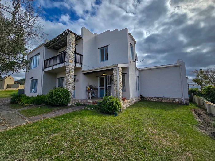 Property #2411626, House For Sale in Still Bay West