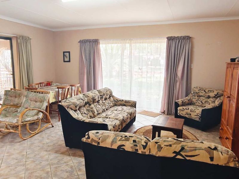 Charming Move-In Ready Home in Sought-After Leeupoor - Photo 4