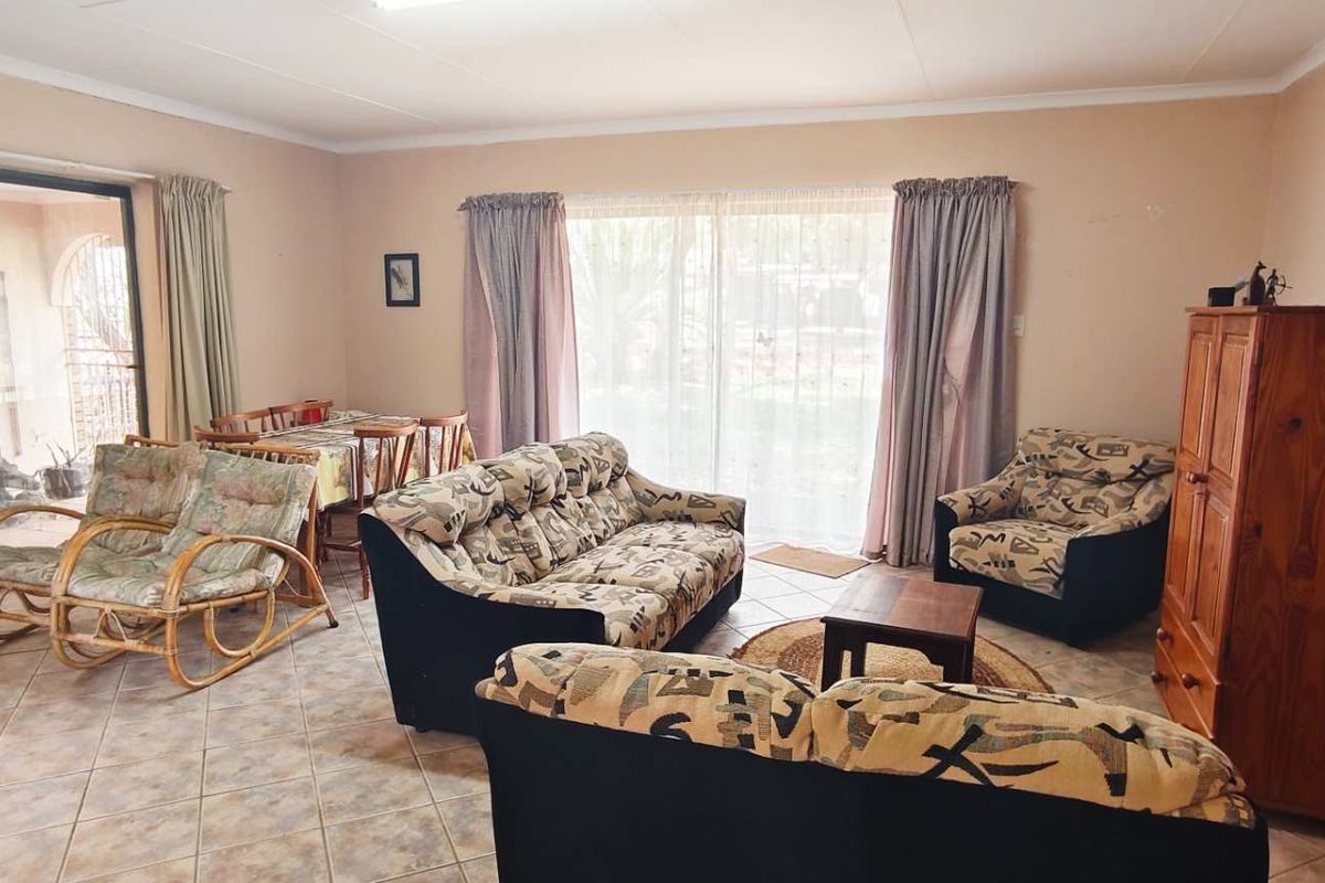 Charming Move-In Ready Home in Sought-After Leeupoor - Photo 4