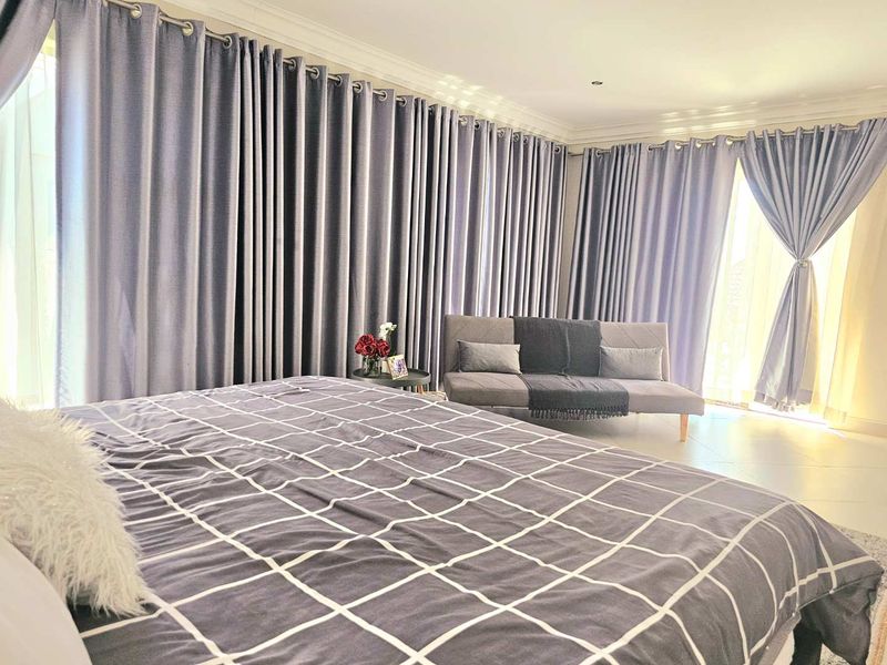 Discover Your Dream Home with Breathtaking Views at Olympus Range in Oak Land Estate! - Photo 3