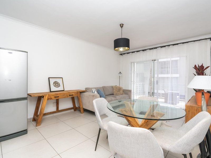 Furnished 2 bedr/2 batr apartment in Green Point with covered parking - Photo 7