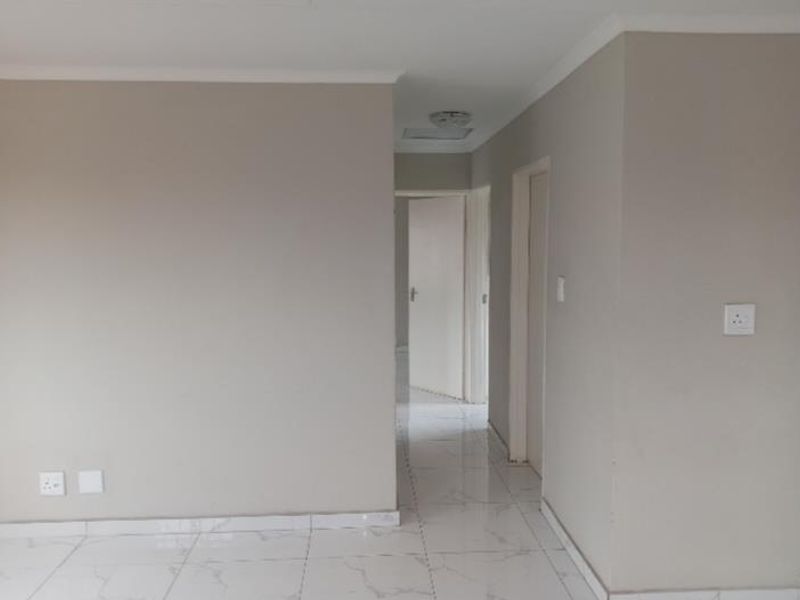 EXCLUSIVE | MODERN LUXURY WITH BIOMETRIC SECURITY – ACT FAST This is not just a home — it is a statement of secure, modern living in the heart of Dawn Park. - Photo 5