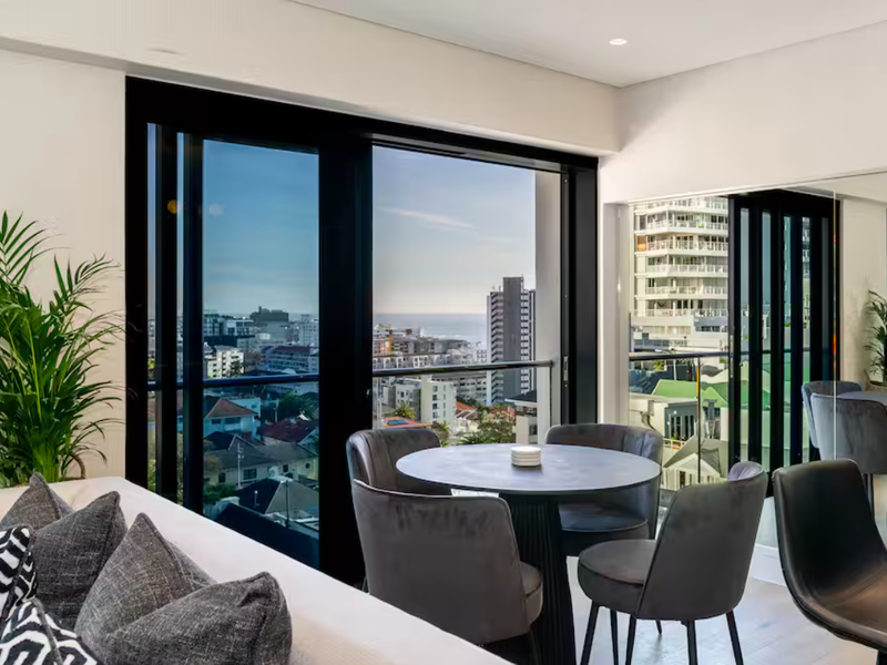 Duplex of dreams with views from every window! - Photo 5