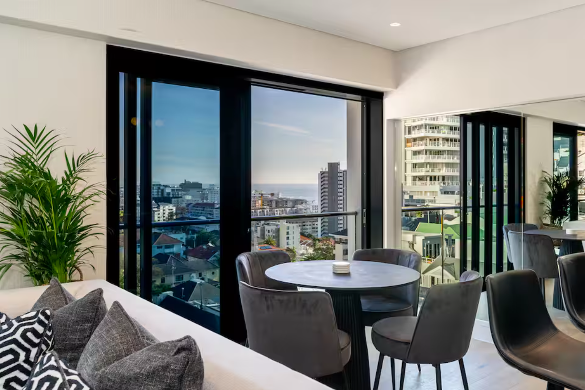 Duplex of dreams with views from every window! - Photo 5