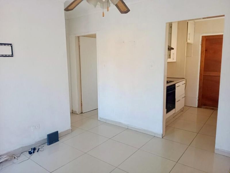 Two Bedroom 1 Bathroom Simplex To Let - Photo 1