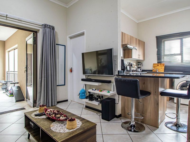 Charming First-Floor Unit: Comfort & Convenience Await! - Photo 9