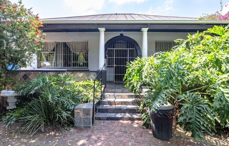 Elegant Home with Income-Generating Flats!