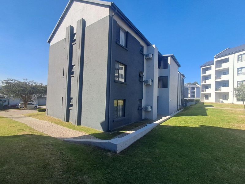 2 Stunning Bedroom In Glen Acres Park Midrand - Photo 1