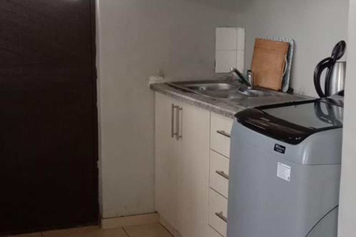 2 Bedroom House for Rent in Litha Park - Photo 5