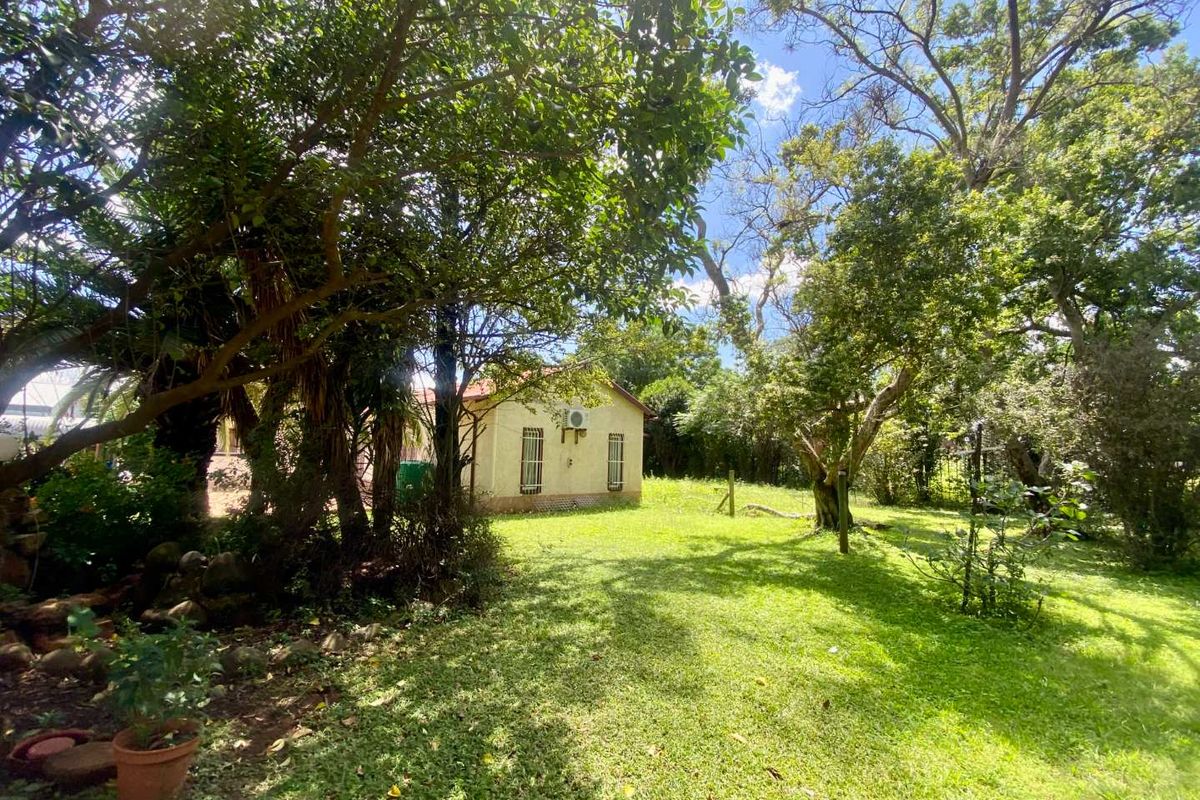 Income Generating 2.2ha Smallholding – 2 Houses, 2 Flats & 240m2 Workshop | R2.4m | Magaliesmoot AH - Photo 4